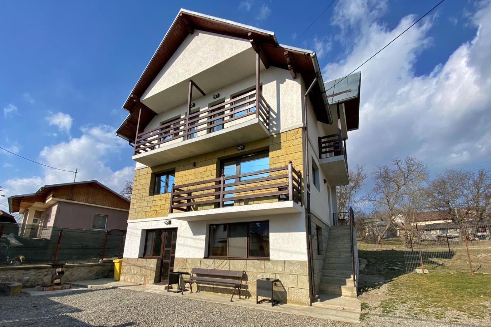 Casa Polen Comarnic Villa ภายนอก รูปภาพ